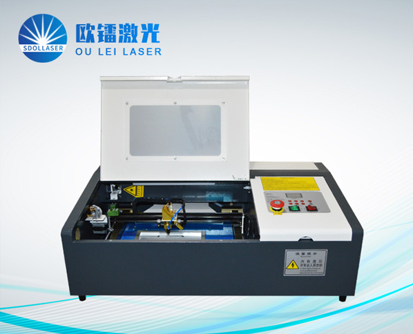 激光雕刻机